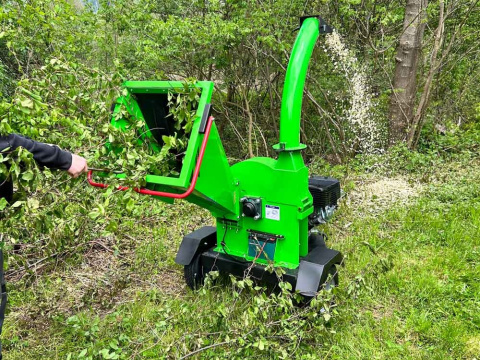 Rębak Rozdrabniacz tarczowy do gałęzi Zipper ZI-HAEK15000 Rębak Rozdrabniacz tarczowy do gałęzi Zipper ZI-HAEK15000